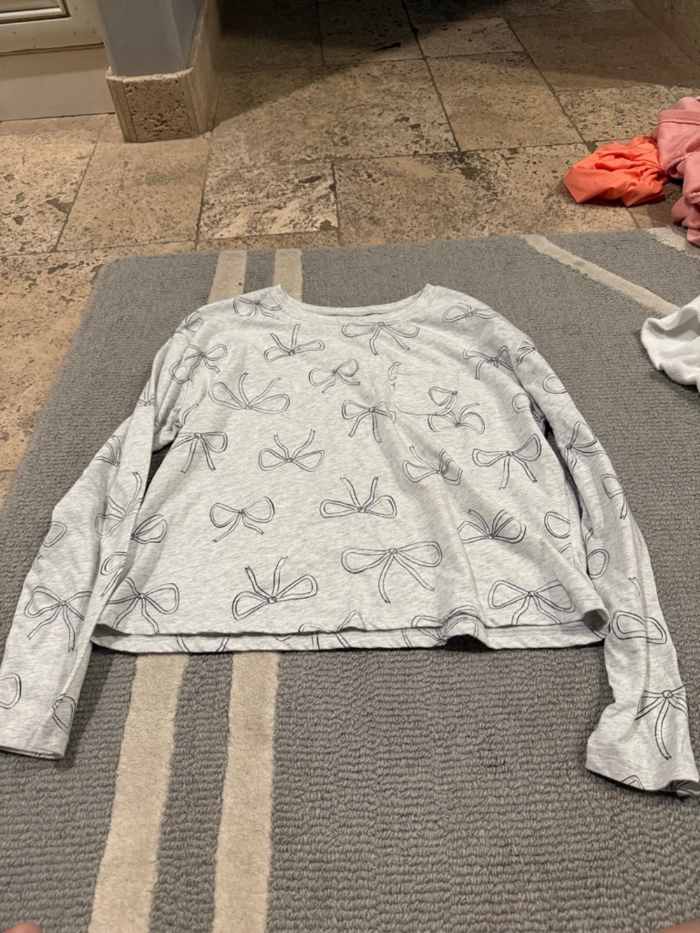 Carter's Gray Long-Sleeve Top with Bow Line Art